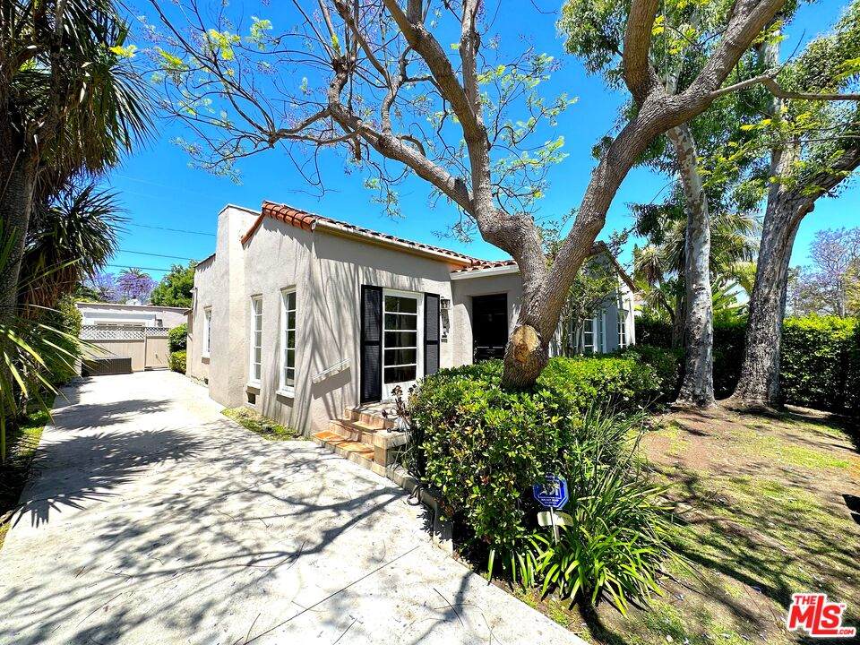 9019 Rosewood Ave - Photo 1