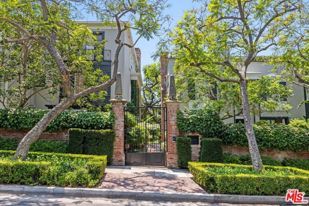 8724 Shoreham Dr - Photo 1