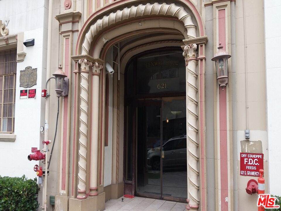 621 Gramercy Pl - Photo 1