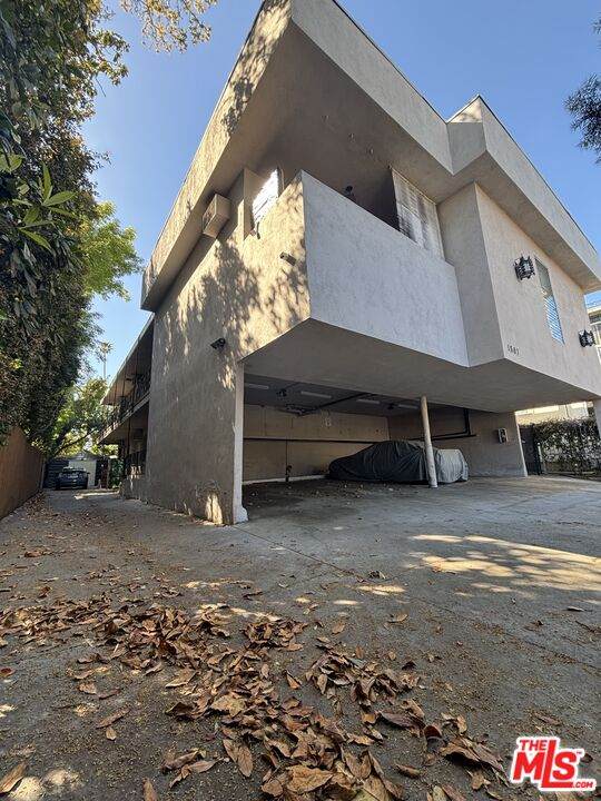 1807 Taft Ave - Photo 1