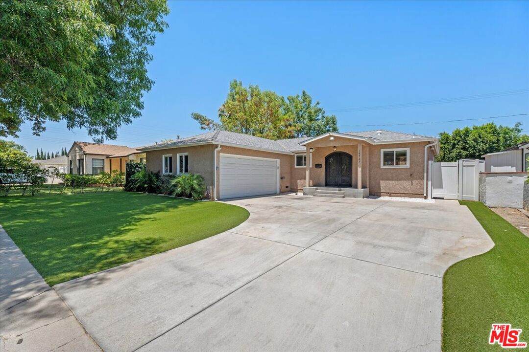 18725 Martha St - Photo 1