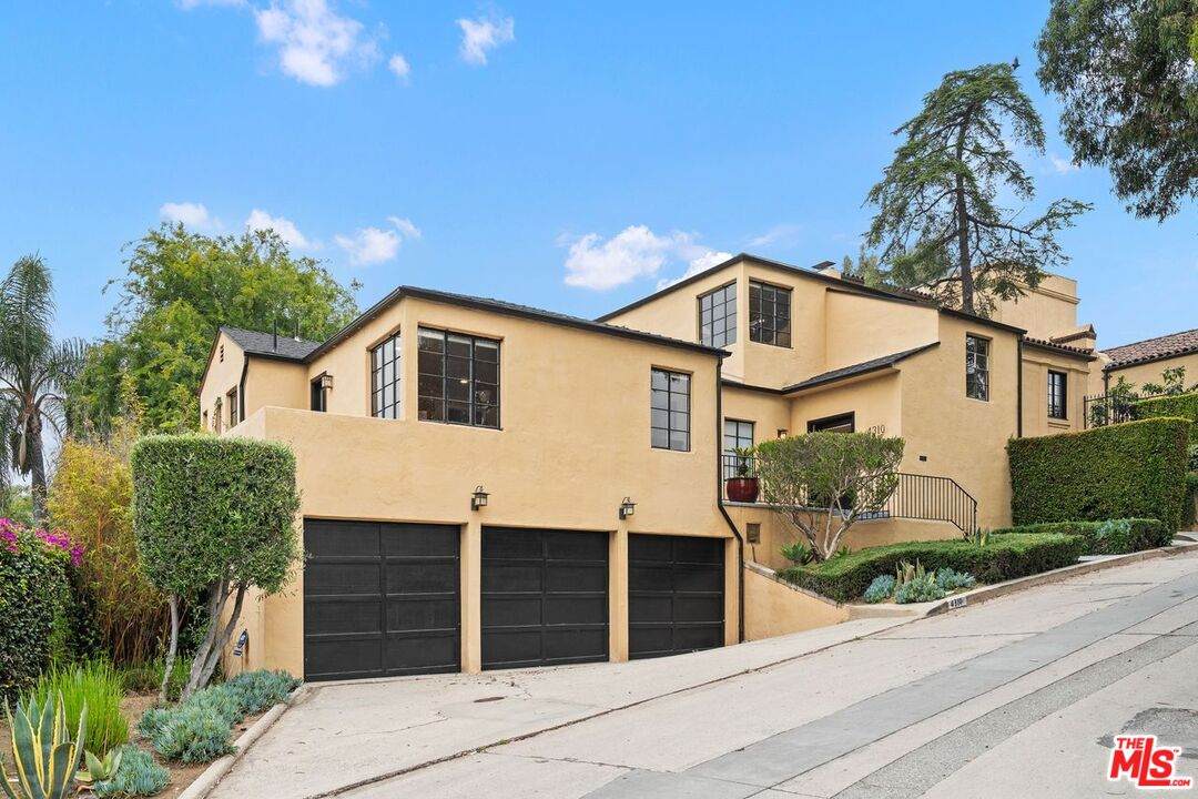4310 Cedarhurst Cir - Photo 1