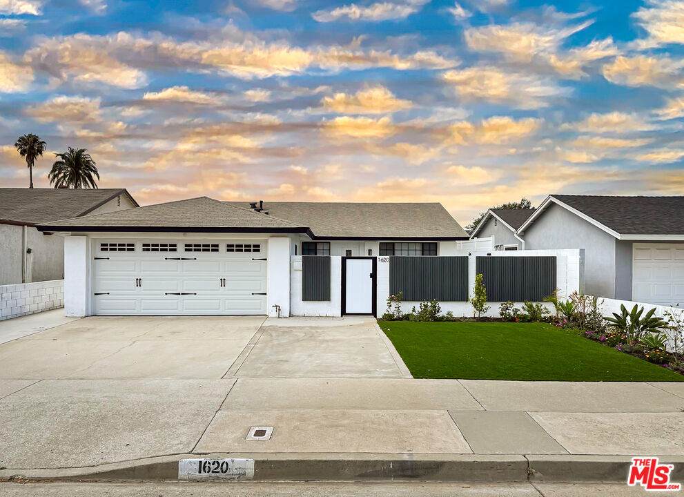 1620 Oakhorne Dr - Photo 1