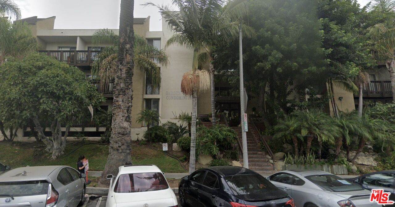 320 Ardmore Ave - Photo 1