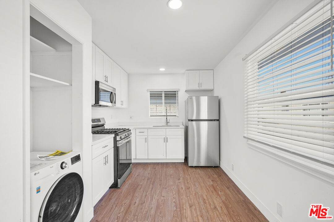 530 Almond Ave - Photo 1
