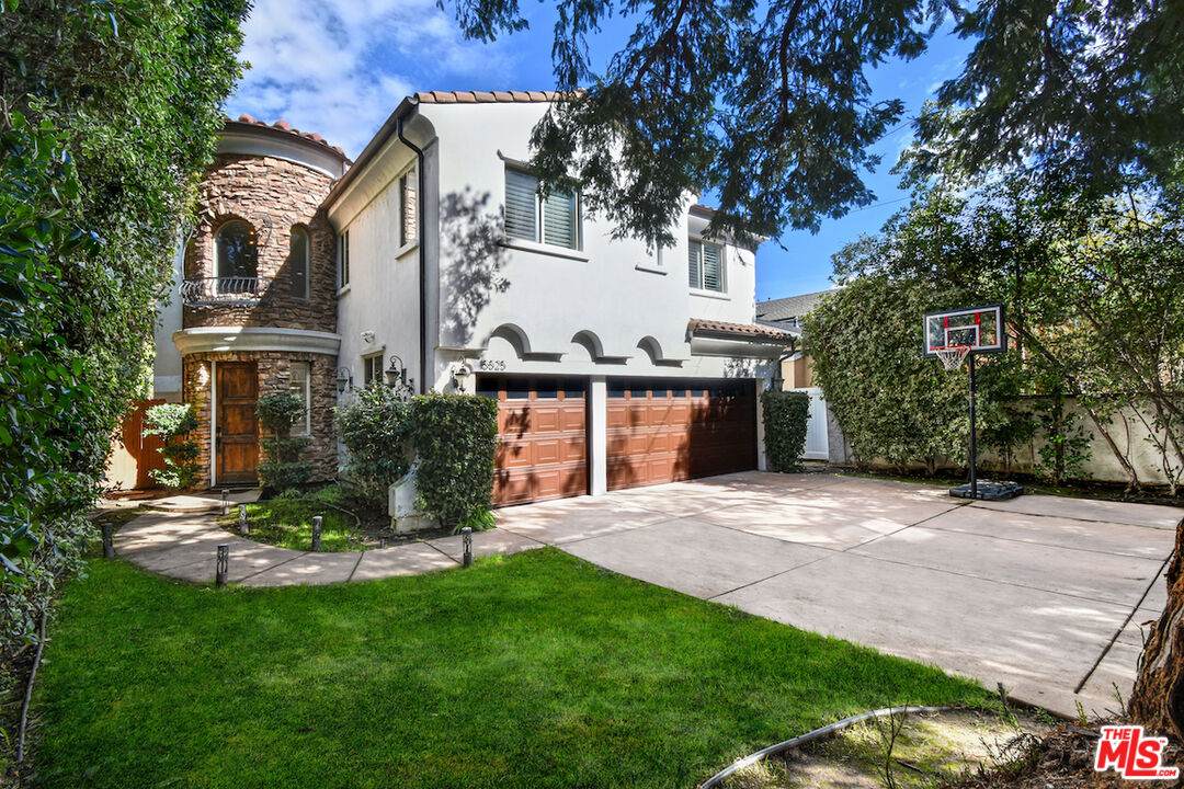 15525 Morrison St - Photo 1