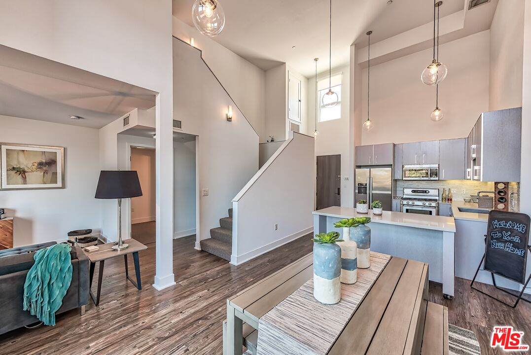 1168 Barrington Ave - Photo 1