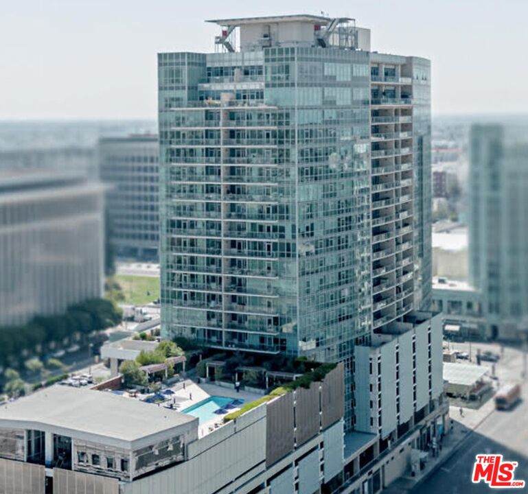 3785 Wilshire Blvd - Photo 1
