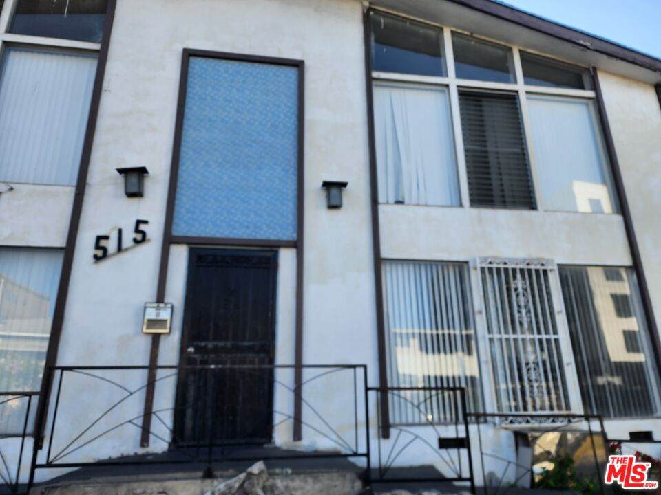 515 Manhattan Pl - Photo 1