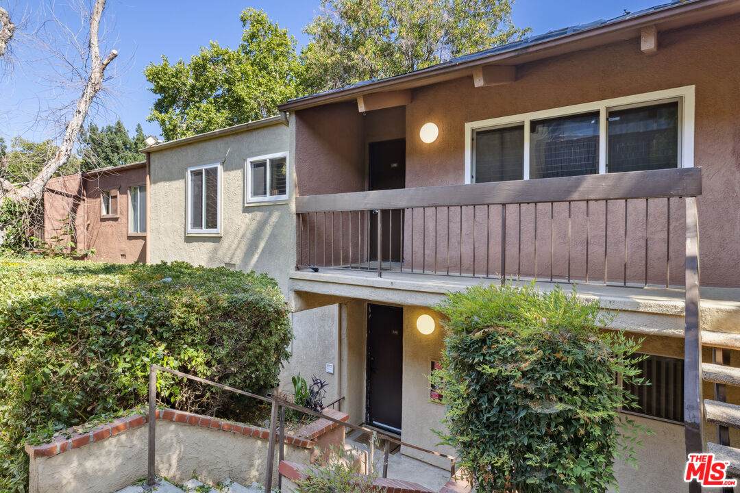 18350 Hatteras St - Photo 1