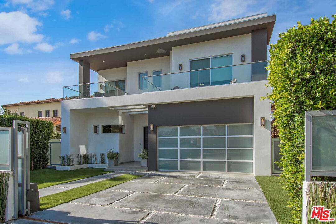 429 Sweetzer Ave - Photo 1