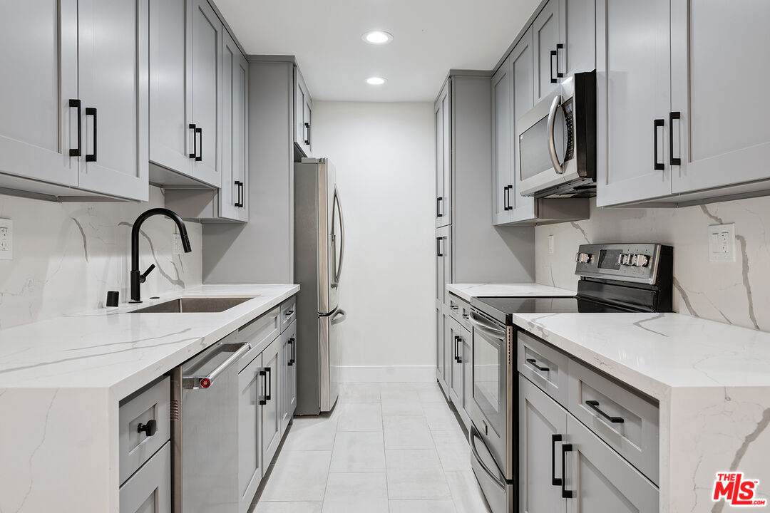 5400 Newcastle Ave - Photo 1