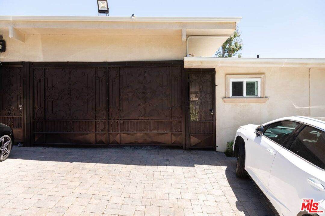 15555 High Knoll Rd - Photo 1