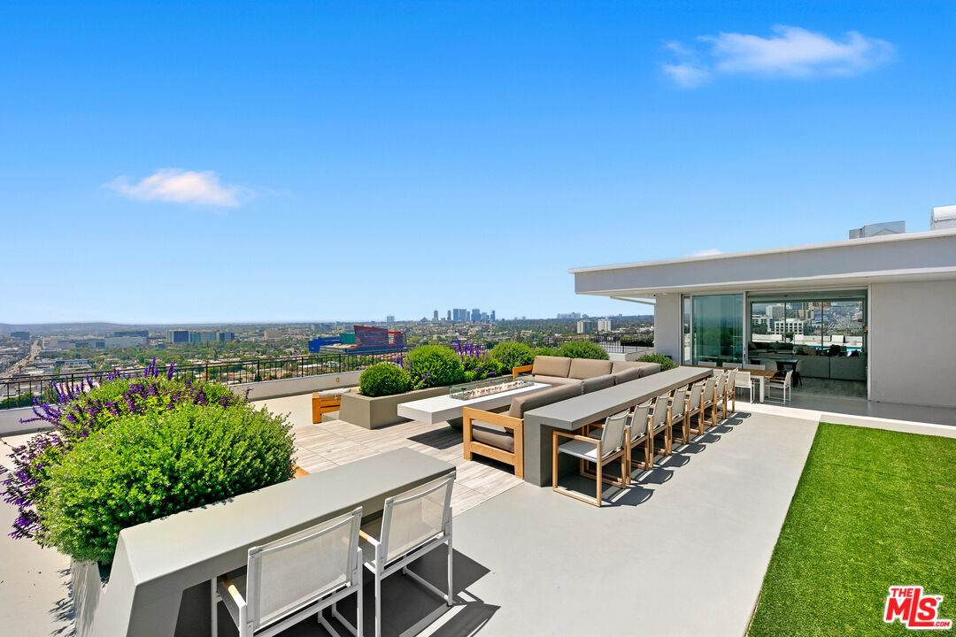 1100 Alta Loma Rd - Photo 1