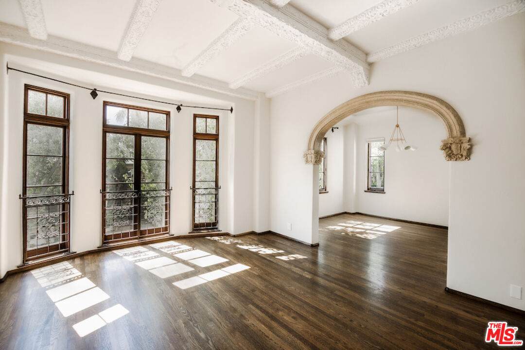 1302 Sweetzer Ave - Photo 1