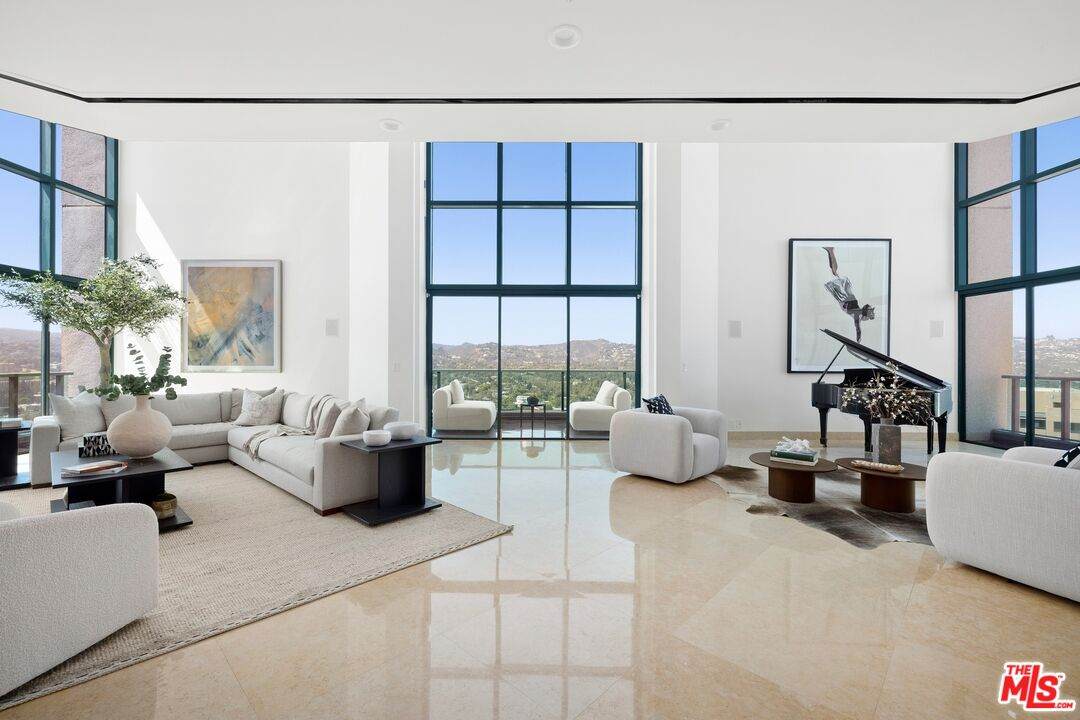 10490 Wilshire Blvd - Photo 1