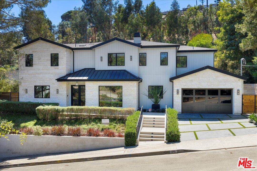 1319 Marinette Rd - Photo 1