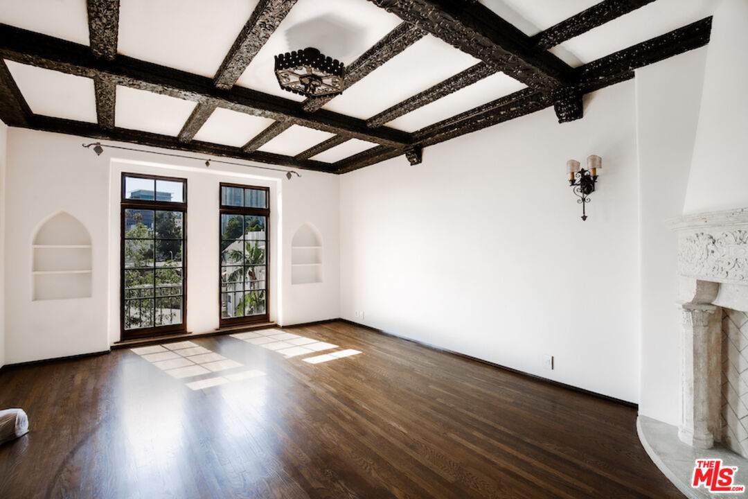 1302 Sweetzer Ave - Photo 1