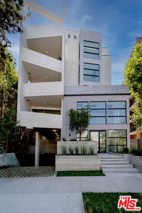 1361 Kelton Ave - Photo 1