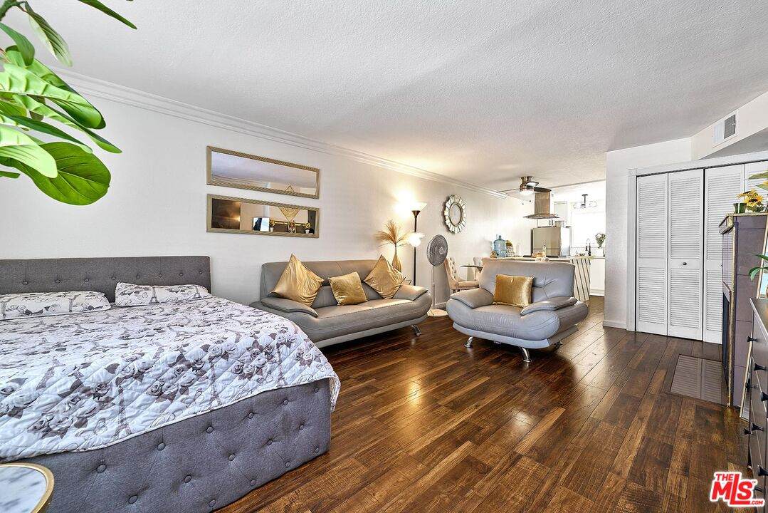 7045 Woodley Ave - Photo 1