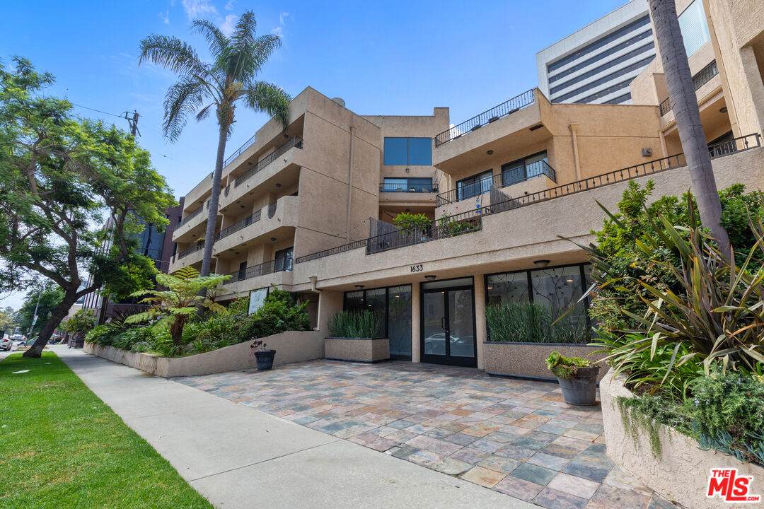 1633 Bentley Ave - Photo 1