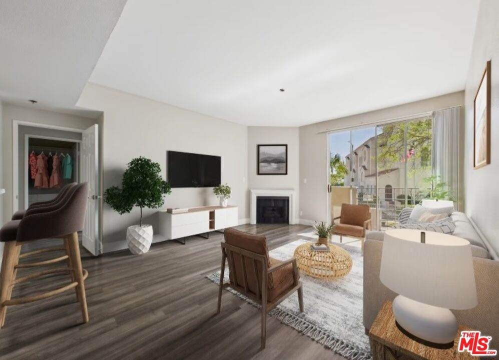 627 Rossmore Ave - Photo 1