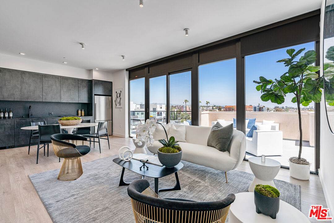 10700 Tabor St - Photo 1