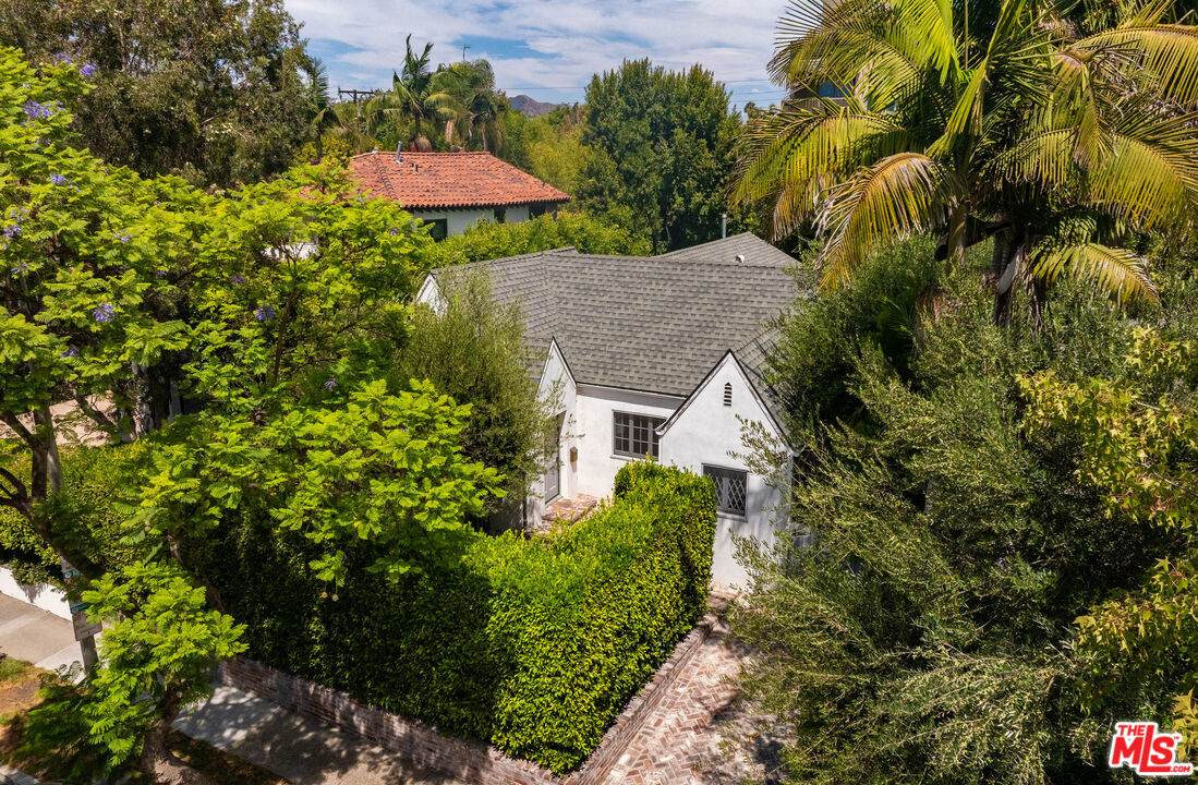 366 Westbourne Dr - Photo 1
