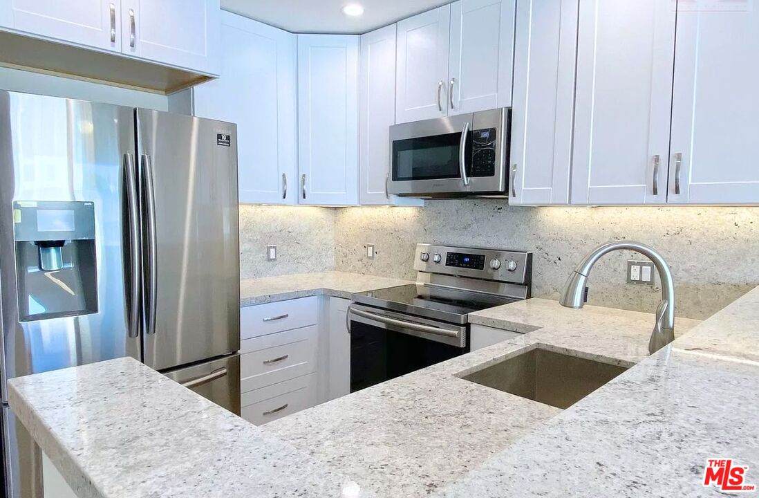 1731 Colby Ave - Photo 1