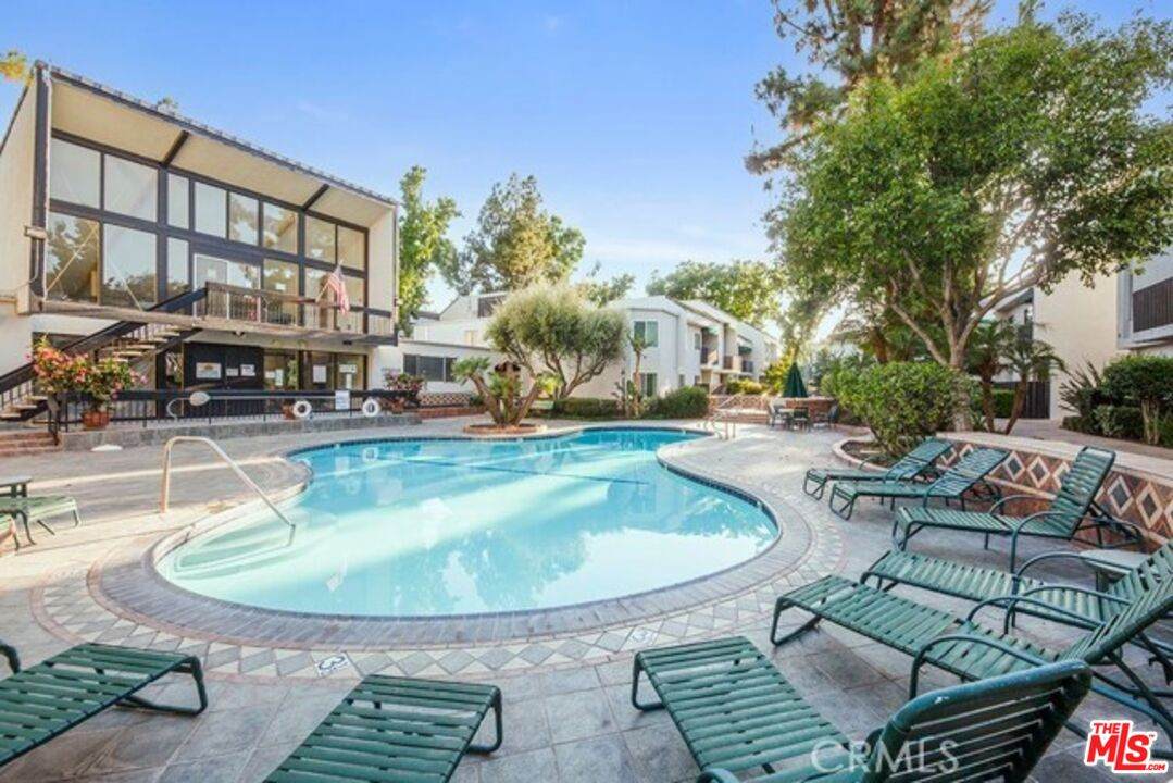 18645 Hatteras St - Photo 1