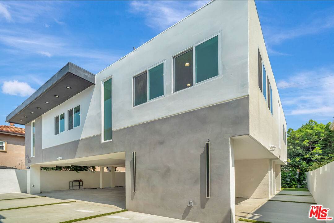 11611 Burbank Blvd - Photo 1