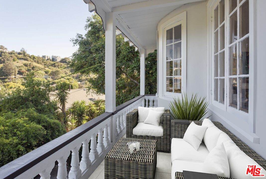 2165 Valentine St - Photo 1