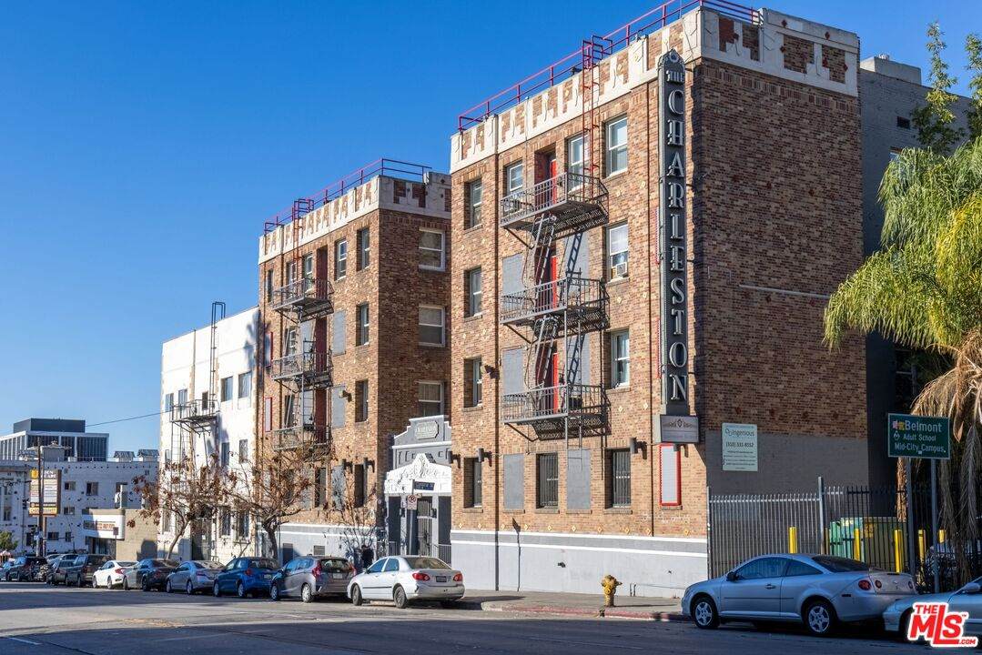 729 Union Ave - Photo 1