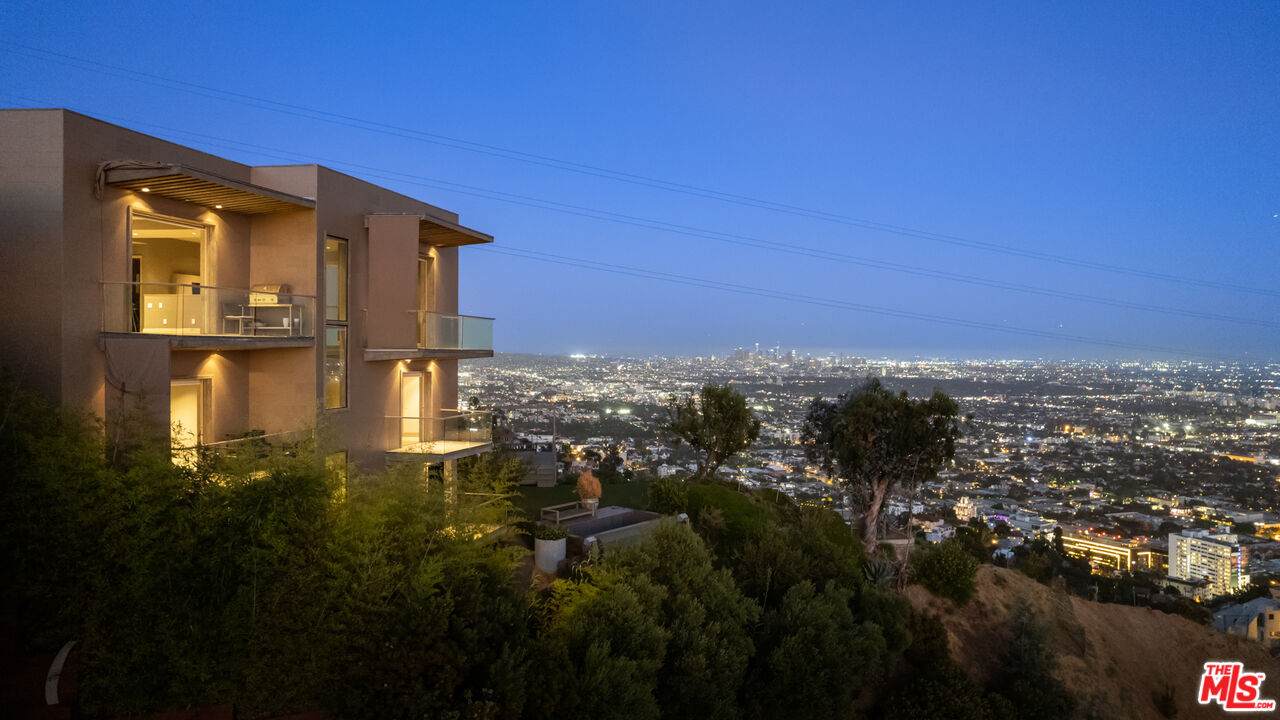 1600 Viewmont Dr - Photo 1