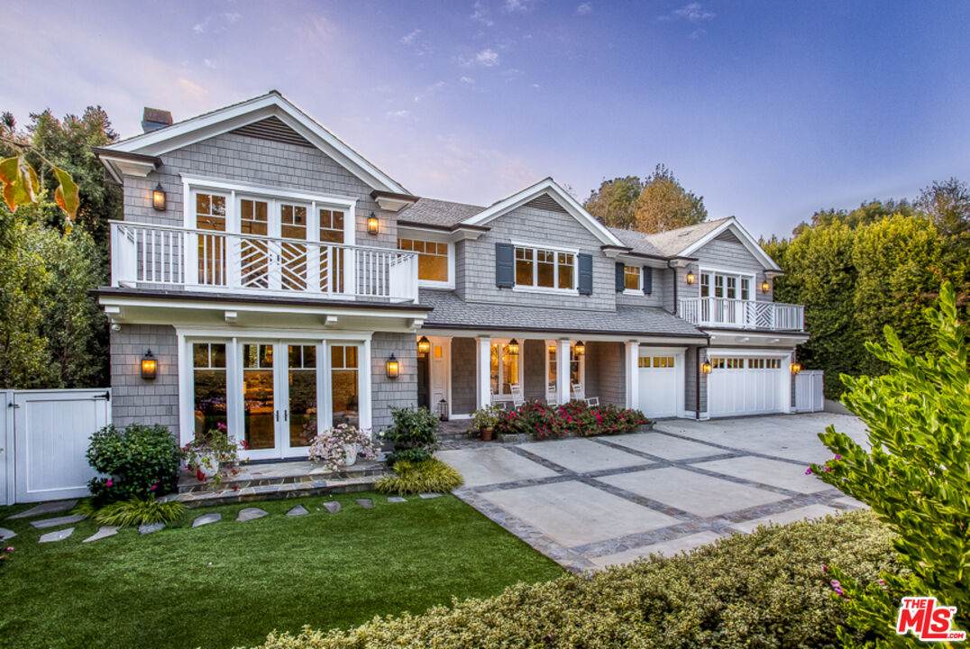 117 Burlingame Ave - Photo 1