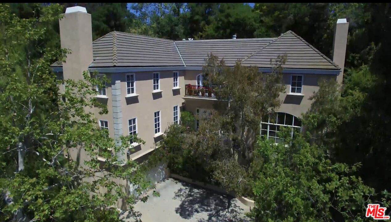 898 Bundy Dr - Photo 1