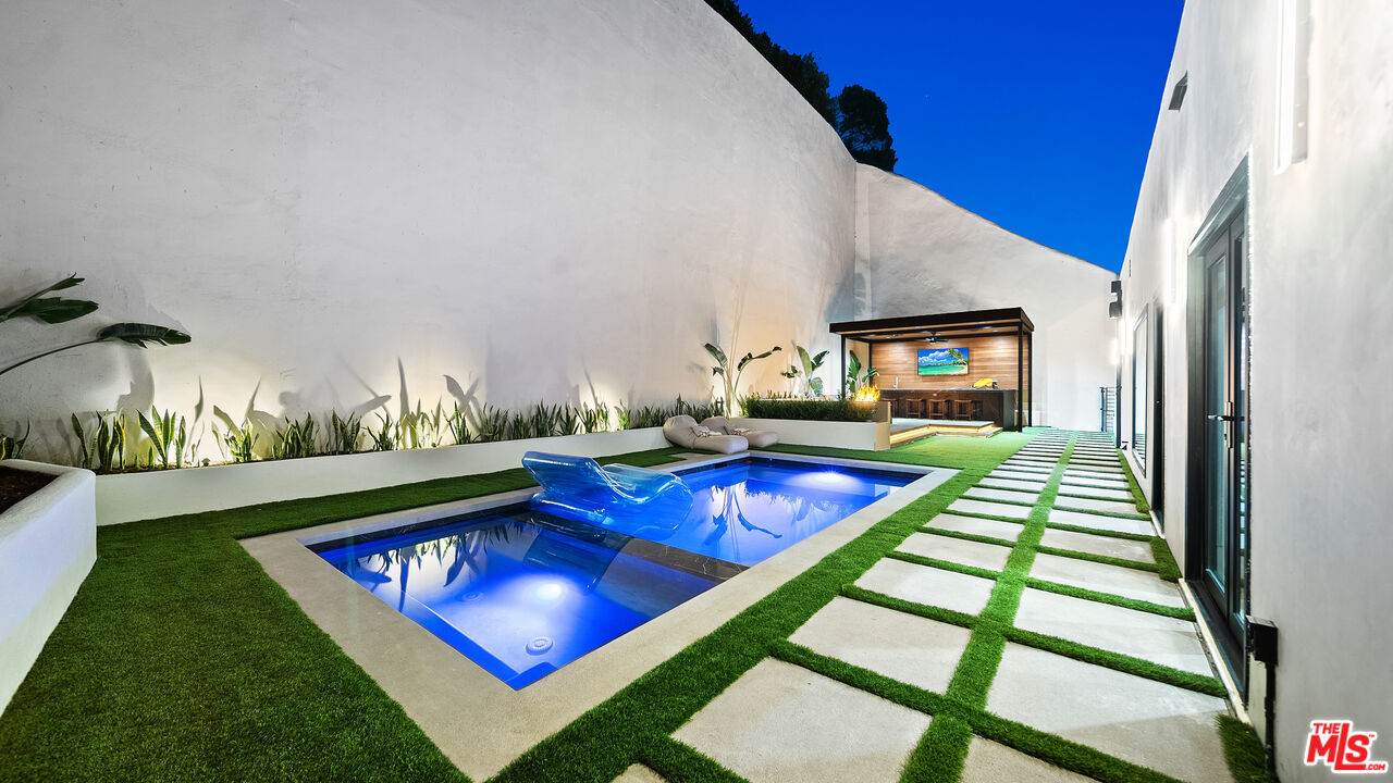 1846 Franklin Canyon Dr - Photo 1