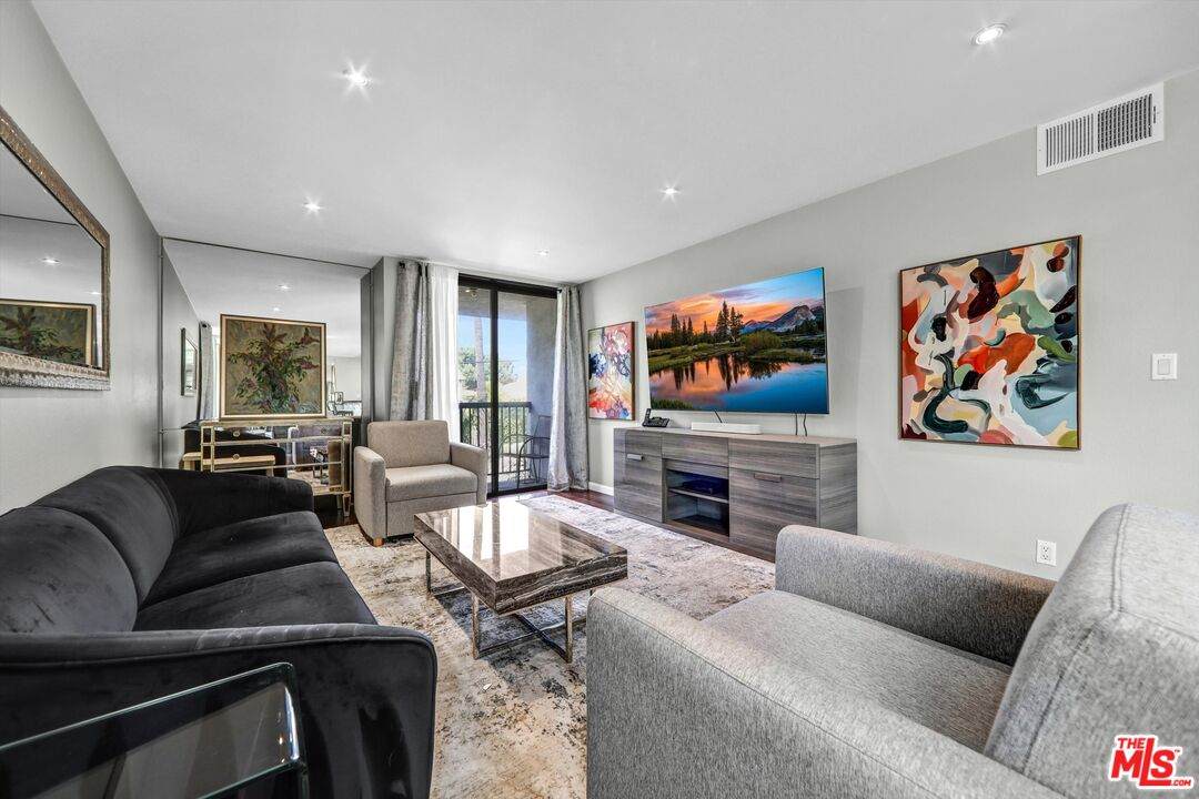 906 Doheny Dr - Photo 1