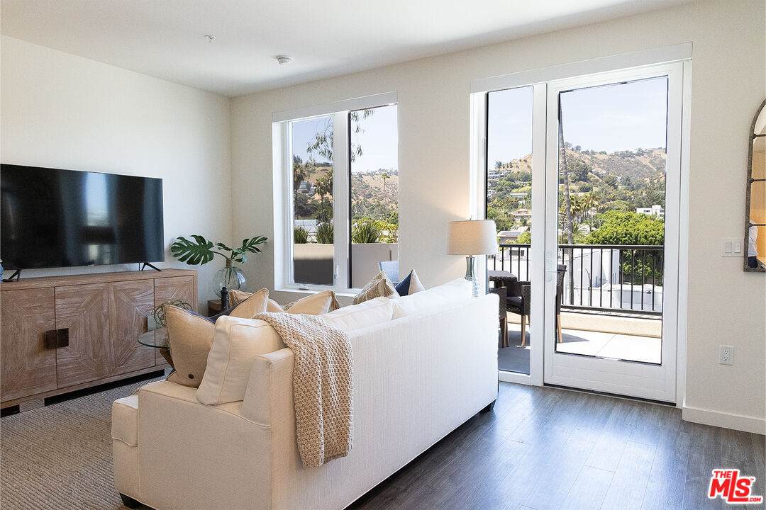 7566 Sunset Blvd - Photo 1