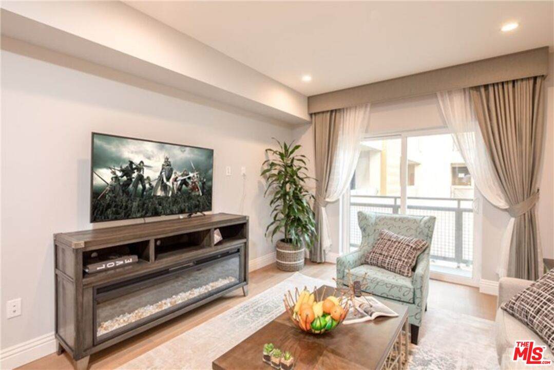 2939 Leeward Ave - Photo 1