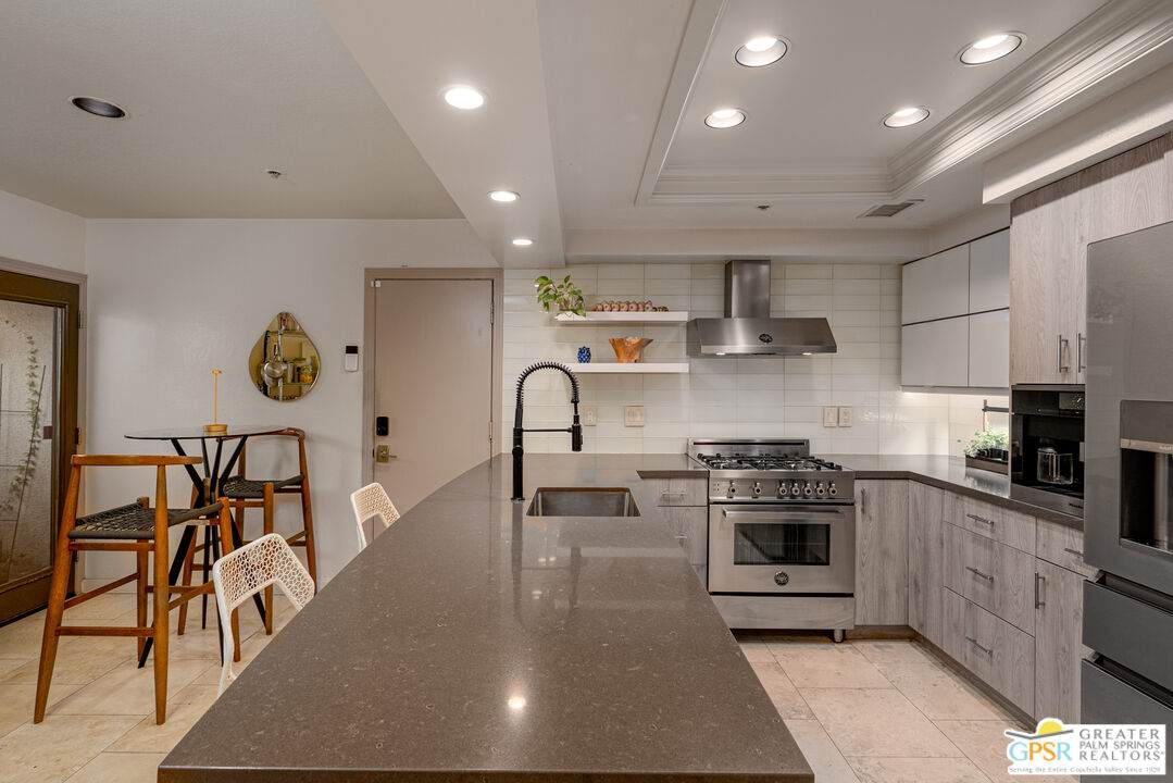 998 Village Sq - Photo 1
