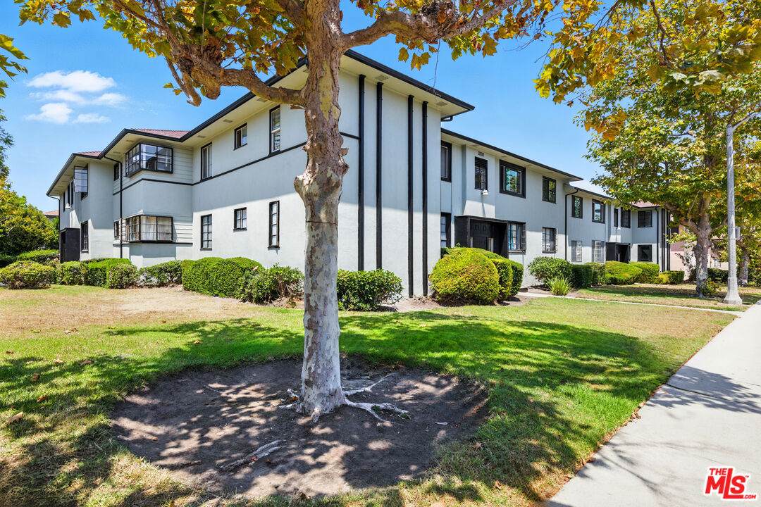 4045 Abourne Rd - Photo 1