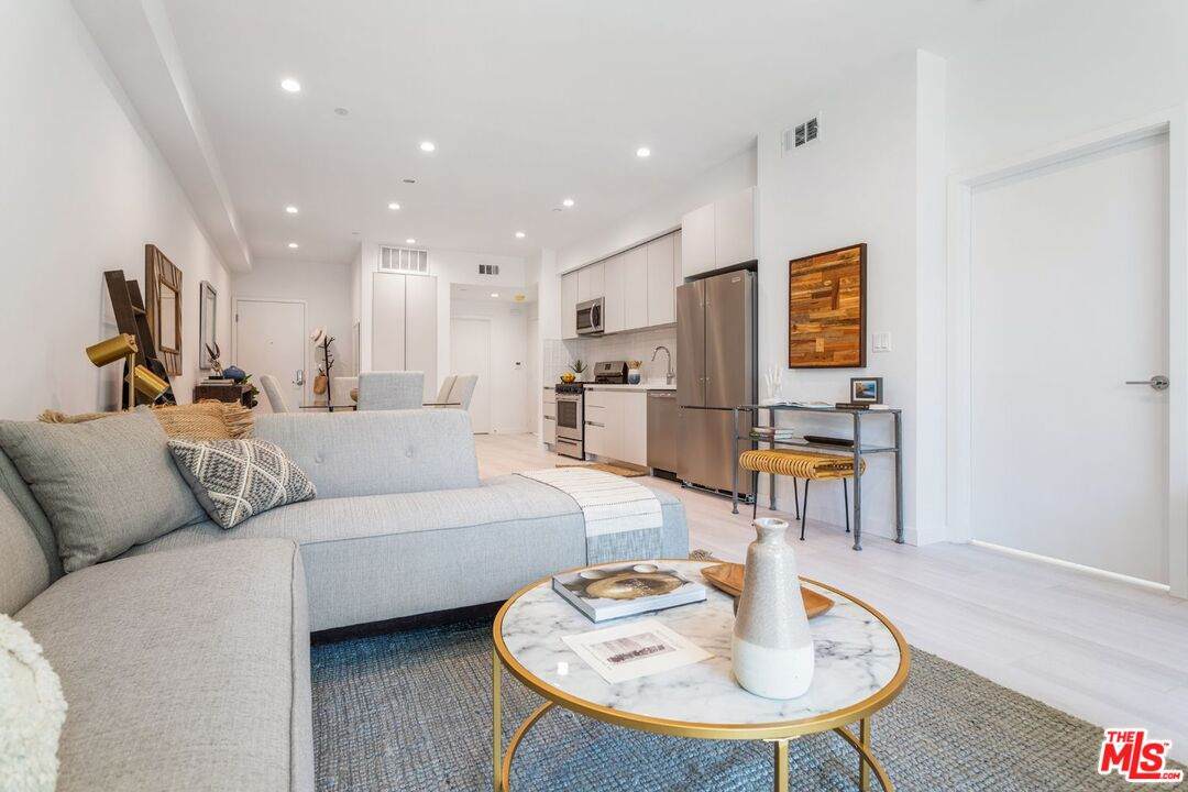 1827 Midvale Ave - Photo 1