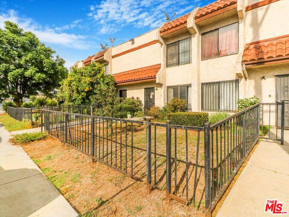 11414 Budlong Ave - Photo 1