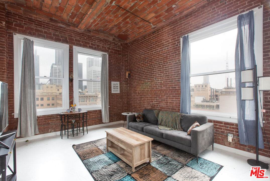 215 7th St - Photo 1