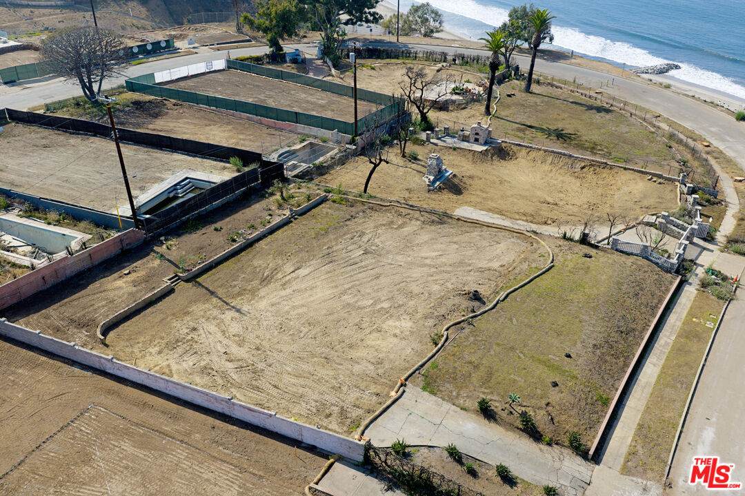 15221 Via De Las Olas - Photo 1