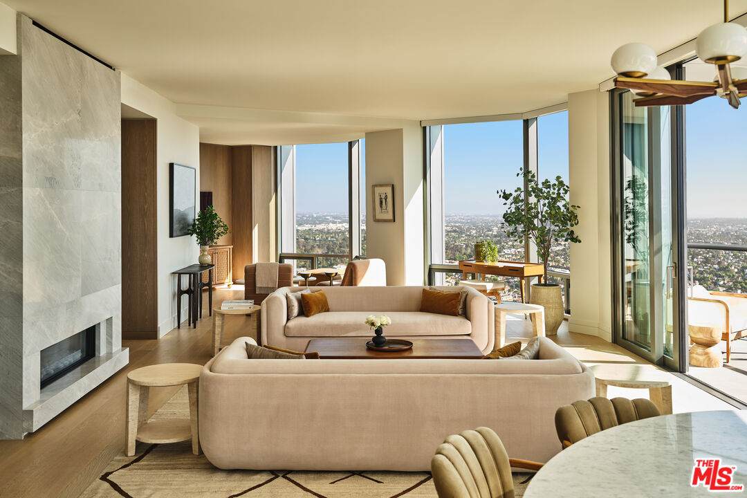 211 Elm Ct - Photo 1