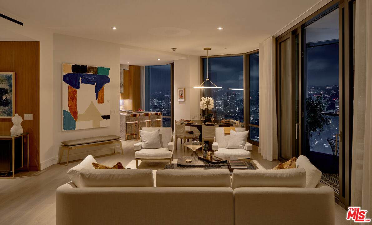 211 Elm Ct - Photo 1