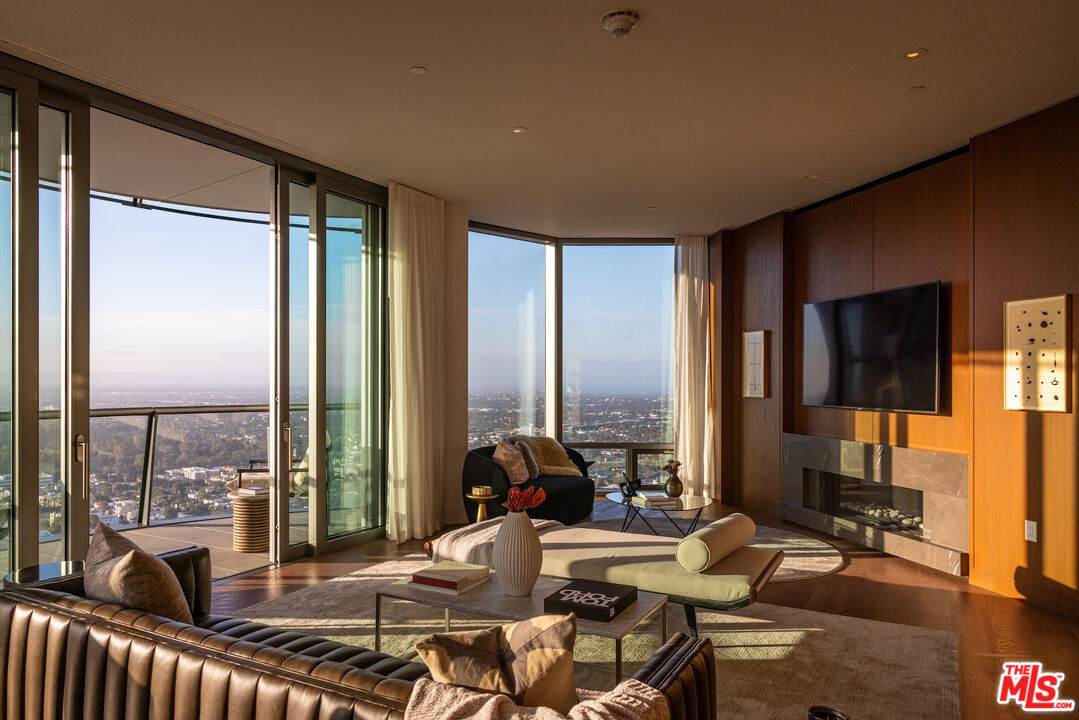 211 Elm Ct - Photo 1