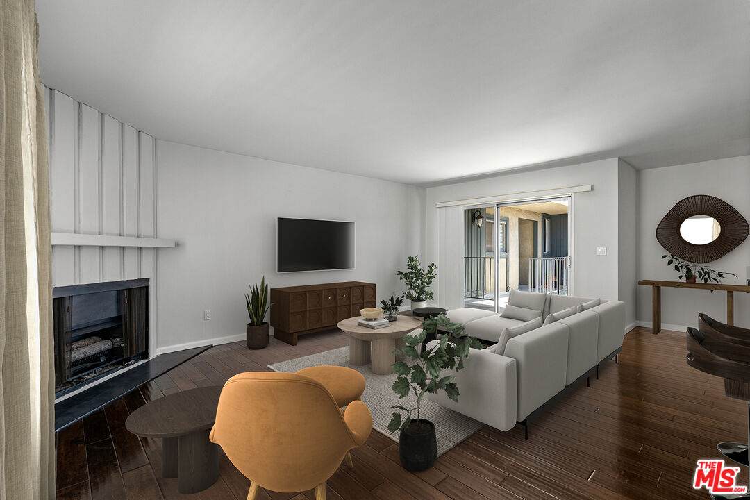 1342 Harvard St - Photo 1